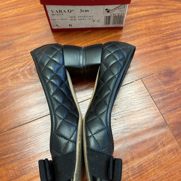 Like new, barely wear. Authentic, comes with box, dust bag and receipt. - Picture 4 of 7